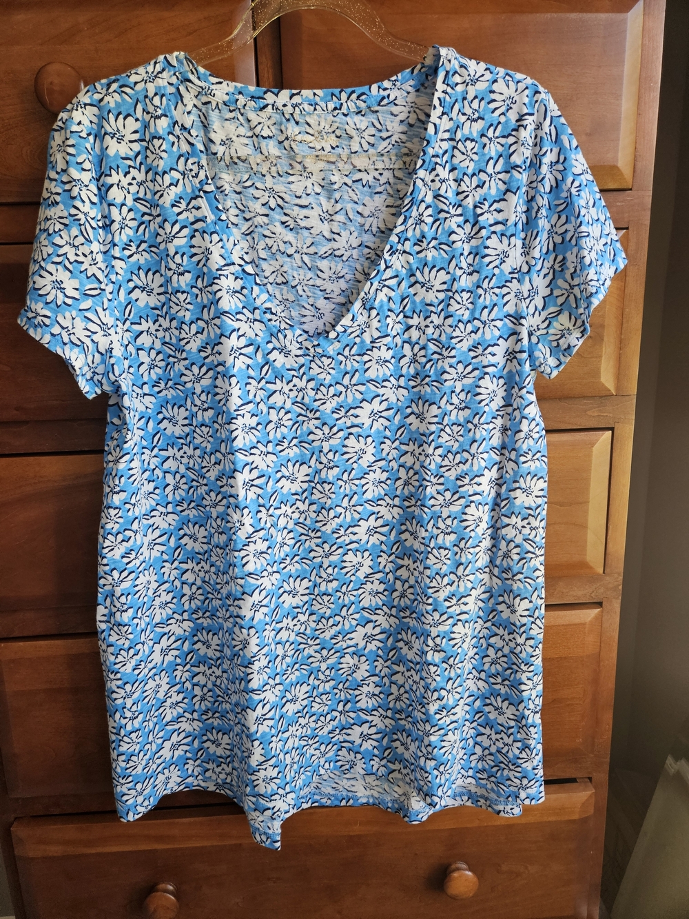 Lilly Pulitzer Blue & White Floral V-Neck Short Sleeve Top